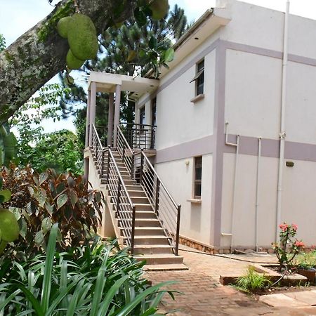 Golden Cherries Guest House Jinja Exteriör bild