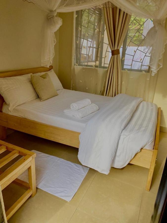 Golden Cherries Guest House Jinja Exteriör bild