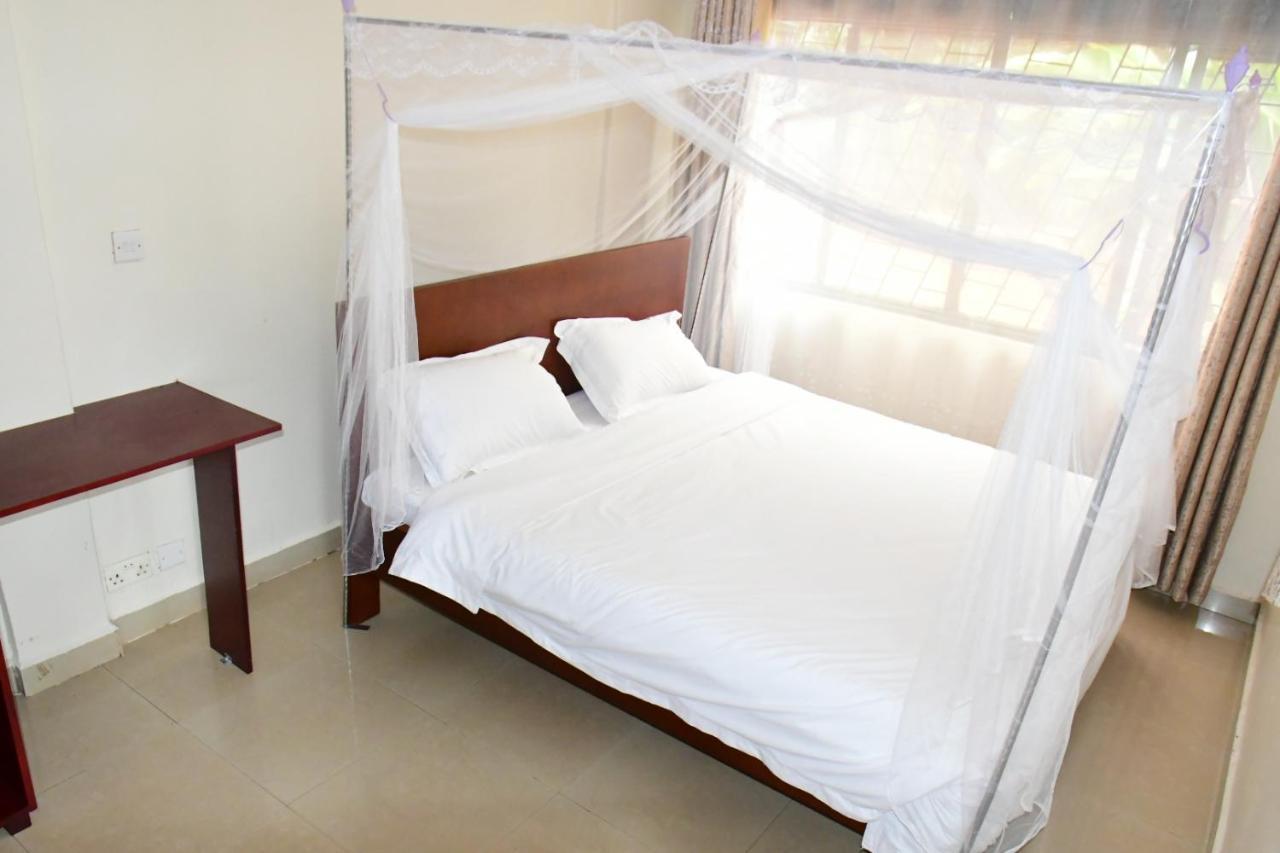 Golden Cherries Guest House Jinja Exteriör bild