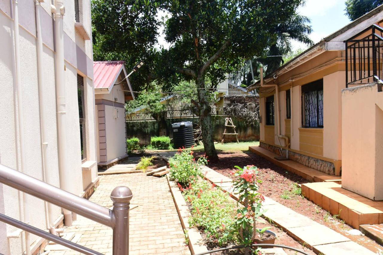 Golden Cherries Guest House Jinja Exteriör bild