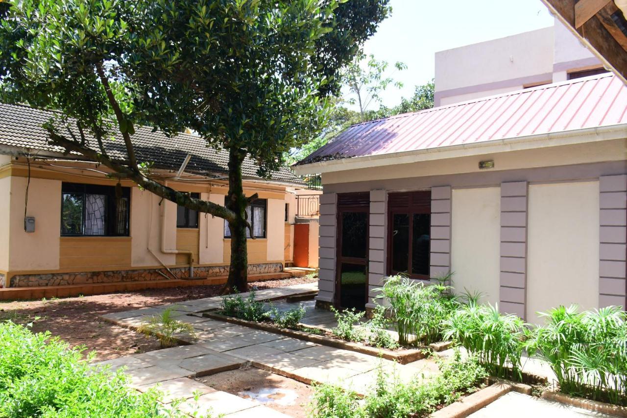 Golden Cherries Guest House Jinja Exteriör bild