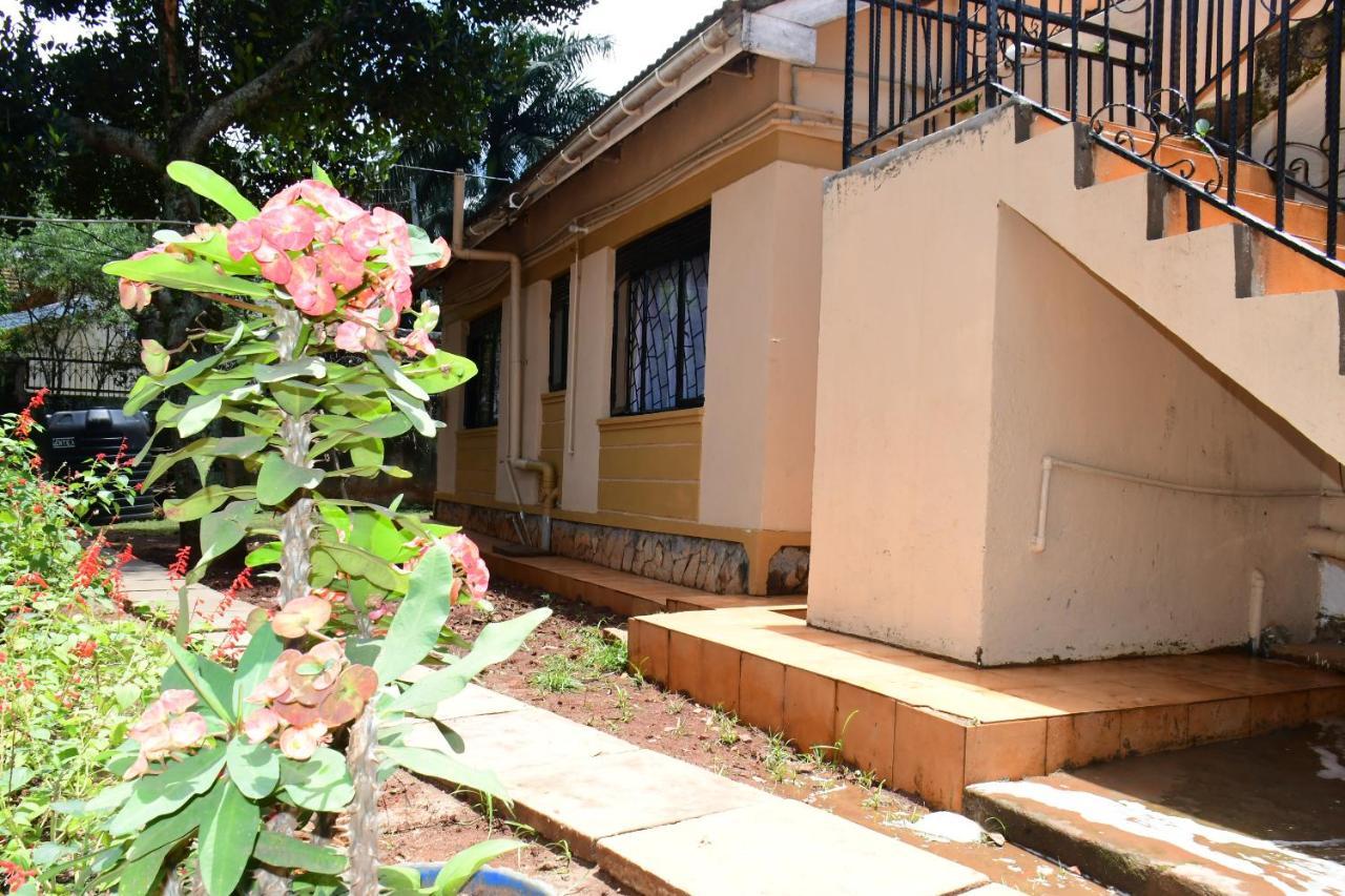 Golden Cherries Guest House Jinja Exteriör bild